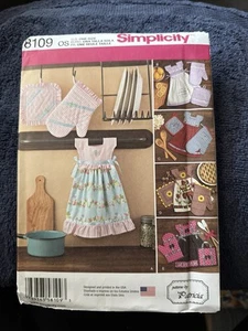 Simplicity 8109 Towel Dresses,Pot Holders And Oven Mitts U.S. One Size Brand New - Picture 1 of 4