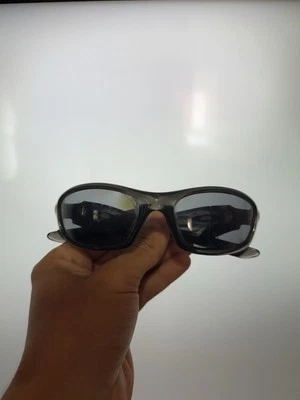 Gafas de sol Oakley con chaqueta recta Foto 1 de 4