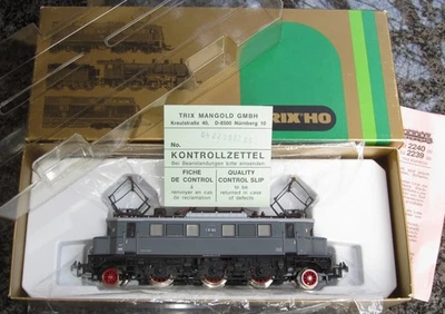 TRIX  EXPRESS 2239 DR-Schnellzuglok E 05 grau, OVP, neuwertig - Bild 1 von 4