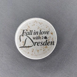 1995 Fall In Love With Dresden Basket Factory botón de 2 1/8" - Imagen 1 de 2