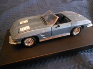 1963 Corvette Die Caset Model Car 1/25 scale - Picture 1 of 3