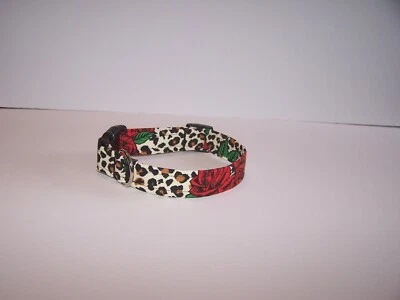 Collar de perro con estampado de leopardo con rosas glamurosas estilo antiguo de Hollywood con diseños de nariz mojada Foto 1 de 4