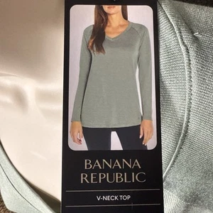 BANANA REPUBLIC Women's Green Sweater Size Large L Long Sleeve V-Neck NWT - Picture 1 of 13