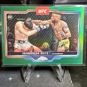 Tarjeta de novato Joanderson Brito refractor verde #56/99 - 2025 Topps cromada UFC - Imagen 1 de 2