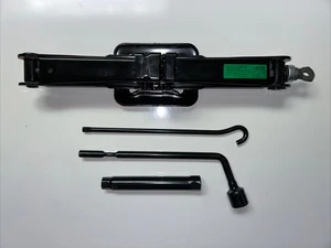 2013 2018 HYUNDAI SANTA FE SPORT JACK, SPARE WHEEL TOOLS - Picture 1 of 1