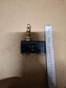 Mikrotaster 16A Endschalter B1 F1 WMW FUW 200 250 315 400 Heckert Fräsmaschine  - Bild 1 von 3