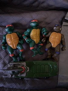 Huge Bundle Of Vintage TEENAGE MUTANT NINJA TURTLES Action Figures - Picture 1 of 3