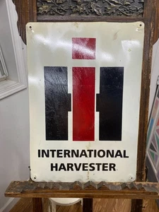Insegna metallo verniciato International Harvester IH FATTORIA MANGIME SEMI TRATTORE GASOLIO - Foto 1 di 4