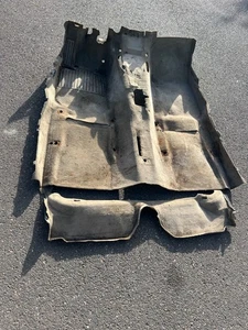 Damaged OEM 🇩🇪BMW E30 4 door  Sedan Carpet beige - Foto 1 di 8
