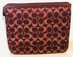 Funda Jacquard Acolchada Coach Signature Borgoña - Imagen 1 de 4