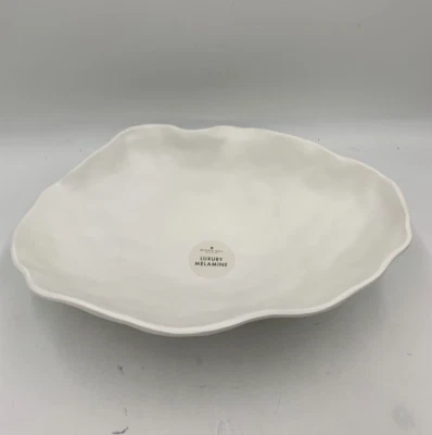 Pottery Barn Nube Outdoor Oval Bowl White 12 x 17 in #1603 - Image 1 of 3