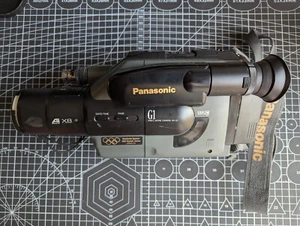 Vintage Panasonic G1 VHS-C x8 Zoom Camcorder Camera NV-G1B - Picture 1 of 7