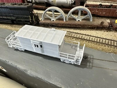 HO TRANSFER CABOOSE SHORT BODY BAY WINDOW SHORT ROOF - Image 1 of 3