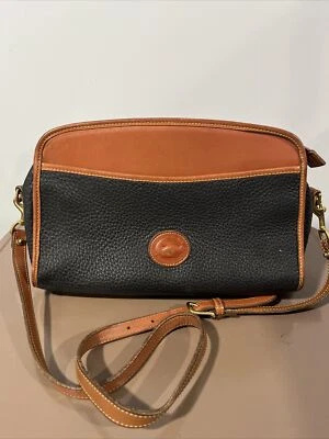 Bandolera para mujer Dooney & Bourke negra/marrón Foto 1 de 3