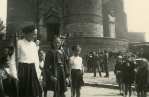 France Fives Lille Catholic Group Ames Vaillantes Origny en Thierache Photo 1946 - Foto 1 di 3