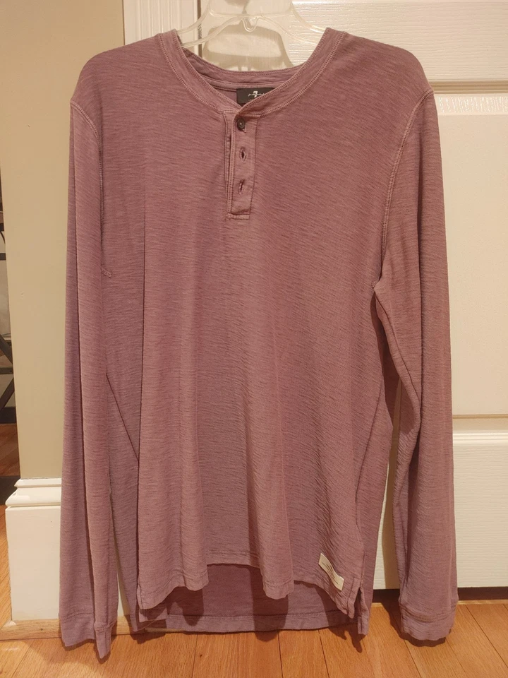7 For All Mankind Para hombres Brooklyn Signature Slub Henley en Berenjena Mediana Foto 1 de 4