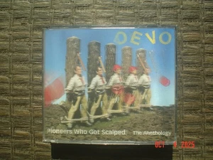 2000 DEVO: PIONEERS WHO GOT SCALPED - 2 CD SET W/52 PAGE BOOK - NICE SHAPE - Imagen 1 de 6