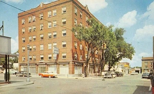HURON HOTEL Ypsilanti, Michigan Street Scene c1950s Vintage Postcard - Picture 1 of 2