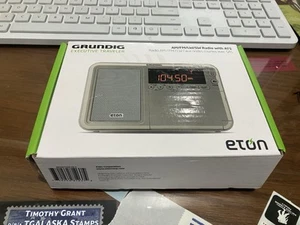 Eton Grundig Executive Traveler Edition Silver Radio/AM/FM/LW/SW New In Box - Afbeelding 1 van 5