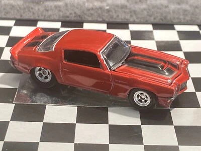 Chevrolet Camaro RS 1970 1/64 rojo con rayas negras neumáticos de goma M15 Foto 1 de 4