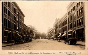 ST. JOHNSBURY, VERMONT - CALLE FERROVIARIA MIRANDO AL NORTE - POSTAL ANTIGUA CON FOTO REAL - Imagen 1 de 2