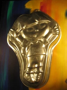 2105-6300 Wilton Dora the Explorer Pressed Aluminum Cake Pan - Picture 1 of 3