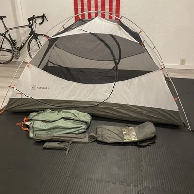 Tienda REI Passage 2 nueva nunca usada Foto 1 de 4