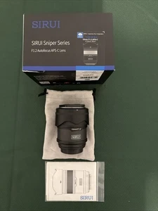 Sirui Sniper Series 33mm F1.2 APS-C Autofokus Objektiv E Mount schwarz Kohlefaser - Bild 1 von 11