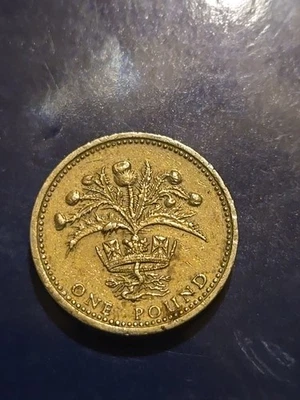 Moeda britânica de uma libra 1984 com erro na borda - Imagem 1 de 4