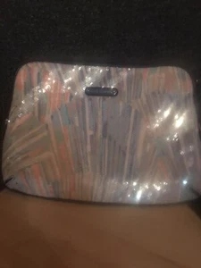 JUICY COUTURE LARGE MAKEUP OR TRAVEL BAG - Picture 1 of 8