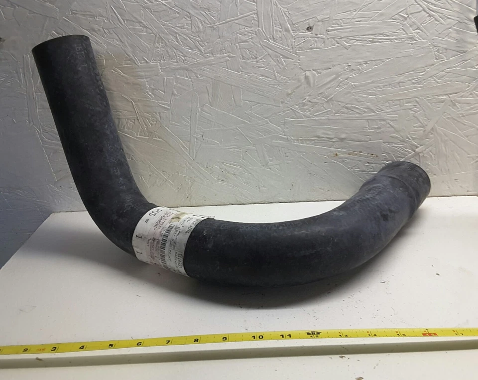 NOS Genuine John Deere T114533 Radiator Hose, Lower 690D. Xref 114533, 4280-5667 - Image 1 of 1