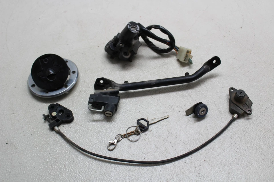 KAWASAKI NINJA ZX6 ZX-6 1998-1999 JUEGO DE LLAVES DE ENCENDIDO CON TAPA DE GAS Y BLOQUEO DE ASIENTO Foto 1 de 4