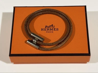 Bracelet Hermès en cuir marron argent excellent état d'usage sans boîte authe... - Photo 1/2