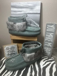 MANITOBAH Keewatin Mukluk KhakiGreen Suede Beaded Waterproof Boots 11 EUC-MINT - Picture 1 of 17