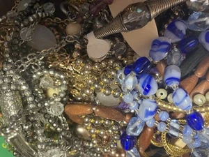 Lot Of (25) Costume Jewelry Necklaces Vintage To Modern Grab Bag Random - Picture 1 of 1