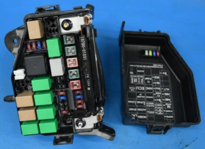 Hyundai Accent 2013-2014 1,6 L tracción delantera automática motor caja de fusibles EFB KIA OEM 91220-1R525 Foto 1 de 4