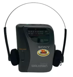🔥Sony WM FX153 Walkman Radio Portatile Lettore Cassette Mega Bass FM AM Nero🔥 - Foto 1 di 15