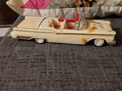 Built up Original Issue1959 Ford Fairlane 500 Convertible 3 in 1 Model car 1/25 - Image 1 of 4