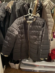 CHICO'S schwarze gefütterte Steppjacke mit Reißverschluss Mantel Gr. 3 XL Goldkette Preppy Comfort - Bild 1 von 11