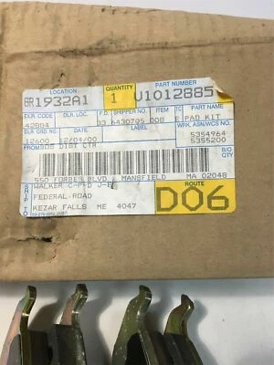 Zapata de freno delantera Kti V1012885-C42 nuevo de fábrica OEM Dodge Stratus Chrysler Cirrus Foto 1 de 3