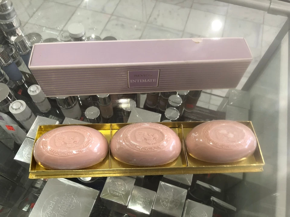 Revlon Intimate, 3 jabones. 95 g cada uno Foto 1 de 2
