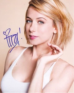 Iliza Schlesinger Signed Autographed 8x10 Photograph - Picture 1 of 1