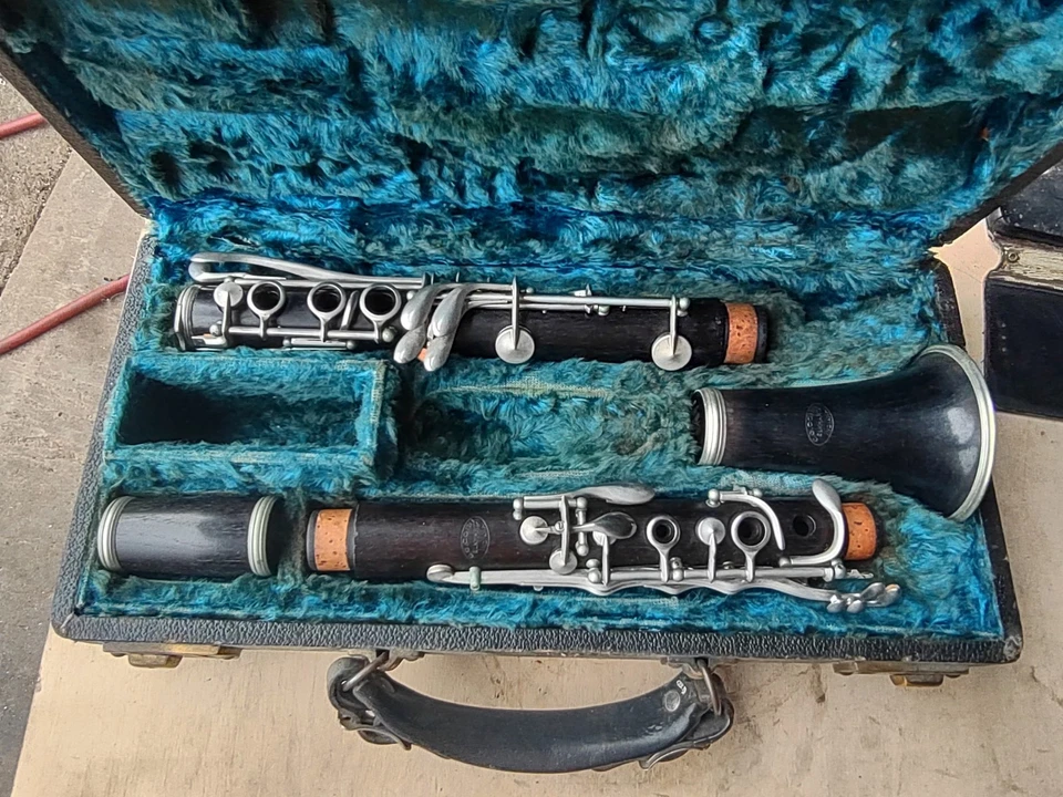 Clarinete de madera CG Conn 424N Prof  Foto 1 de 4