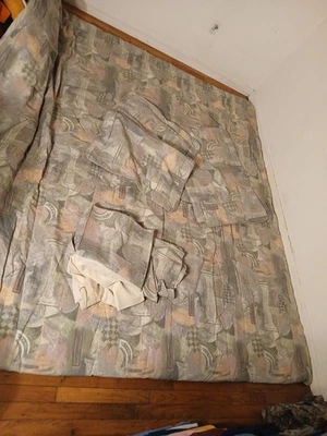 Croscill Queen Comforter, Bed Skirt, & 2 Pillow Shams GUC 4 PIECE MADE USA - Image 1 of 4