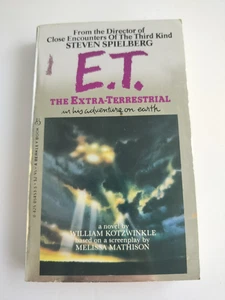 E.T. The Extra-Terrestrial Kotzwinkle Mathison Berkley 1982 PB Foil Cover - Picture 1 of 8
