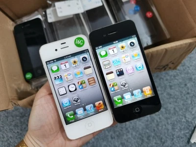 Original - Apple iPhone 4 Unlocked  16GB / 32GB Black/White iOS 4 & iOS 5 - Image 1 of 4