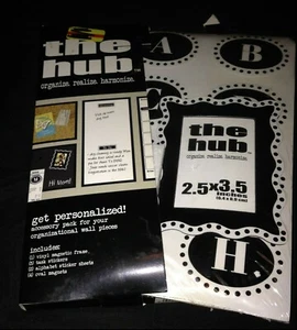 Set organizzatore da parete The Hub~NUOVO~1 telaio~4 magneti ovali~5 compiti~adesivi 56 lettere - Foto 1 di 4