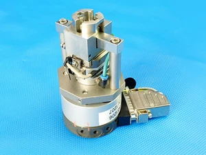 Schunk TK-40-T 07138-97650 + pinza paralela SMC MDHR2-10R pinza de montaje - Imagen 1 de 6