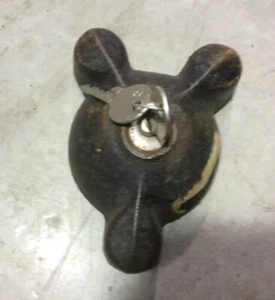 1934 1935 1936 Chevrolet Standard Spare Tire Lock With Keys Works. RG9 - Picture 1 of 2