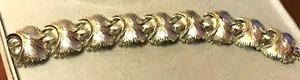 Beautiful Vtg 7"x 1" BRACELET Gold Tone Swirls Leaves Thin Ribbed Design - Picture 1 of 7